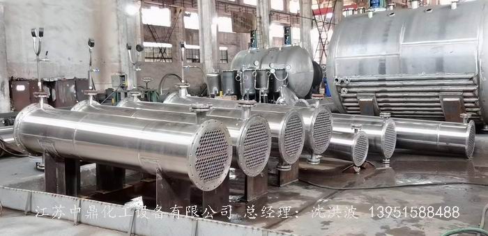江西某品新材料有限公司的冷凝器/儲罐制造現(xiàn)場
